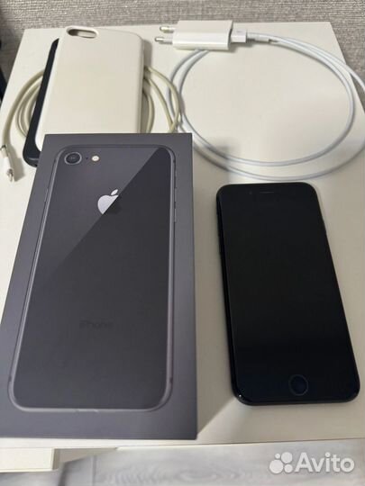 iPhone 8, 64 ГБ