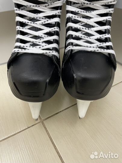 Коньки хоккейные bauer s140