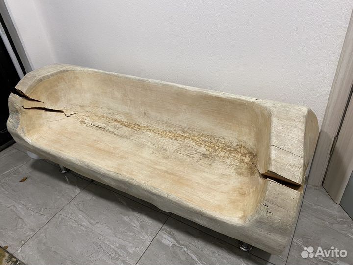 Деревянный диван