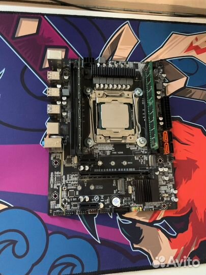 Материнская плата с процессором и памятью