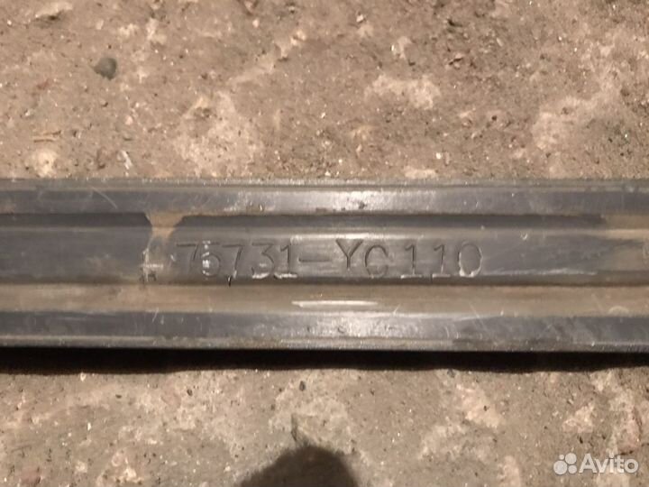 Молдинг передней двери Toyota Camry acv30