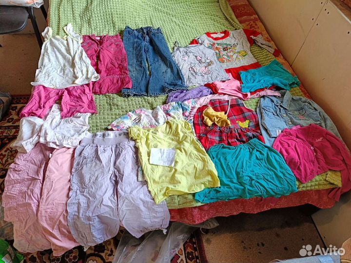 Четыре комплекта одежды на 3-4 года