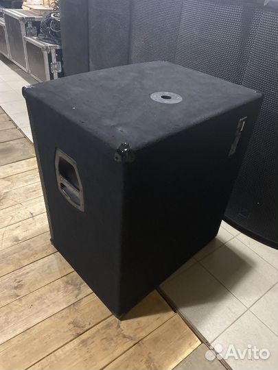 Корпуса 18 дюймов Yorkville es 808