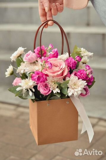 Композиции из живых цветов