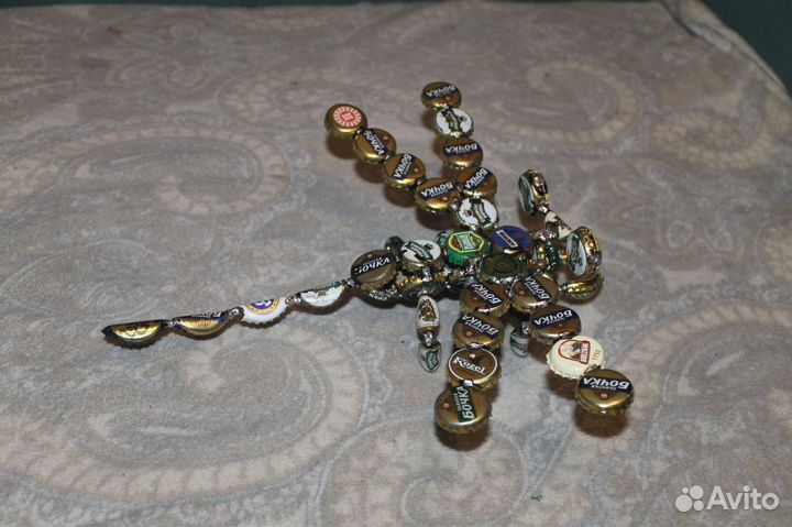 Стрекоза из пробок