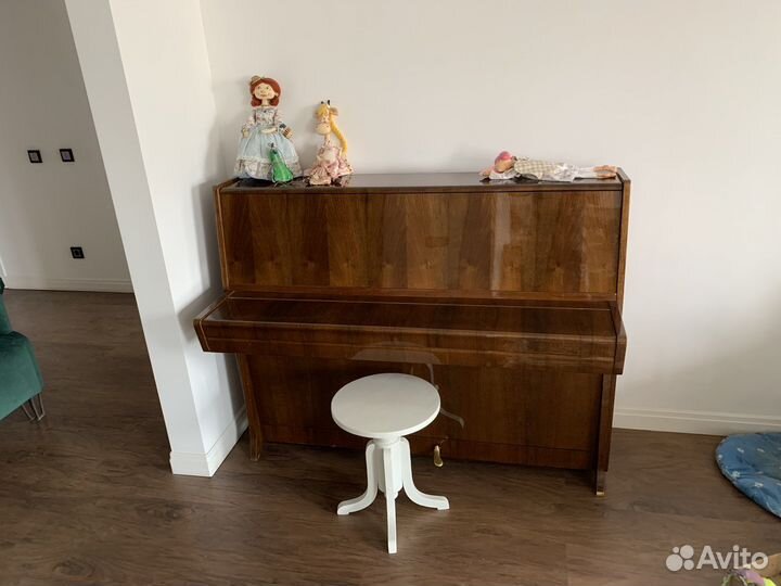 Стульчик для фортепиано