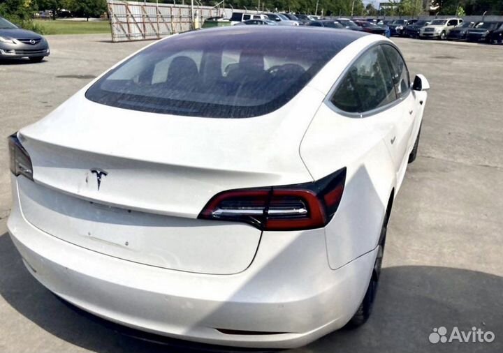 В разборе tesla model 3