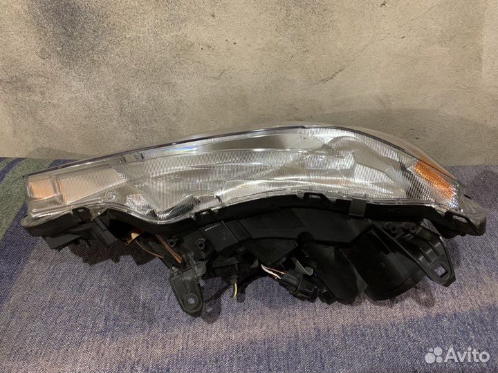 Фара правая на mitsubishi outlander XL корпус