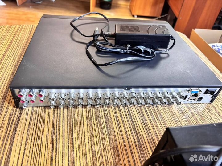 Видеорегистратор гибридный TopVision AVR8232L-M