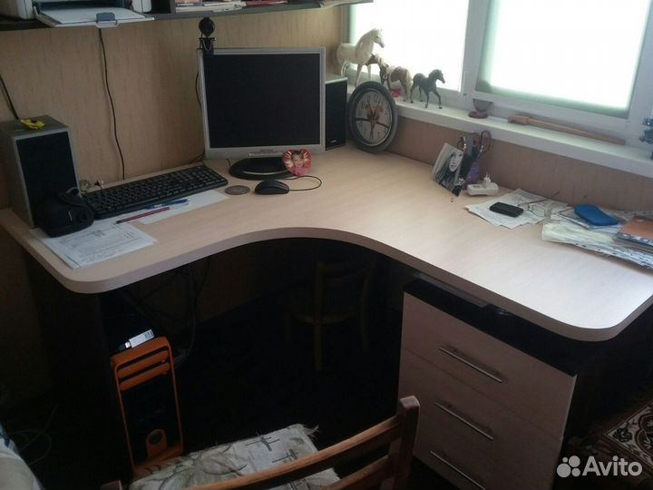 Столы для дома и офисов