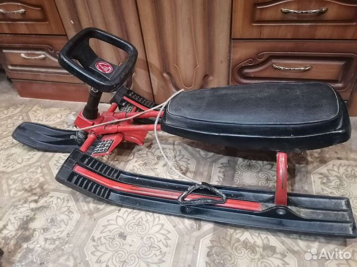 Детский снегокат с ручкой бу