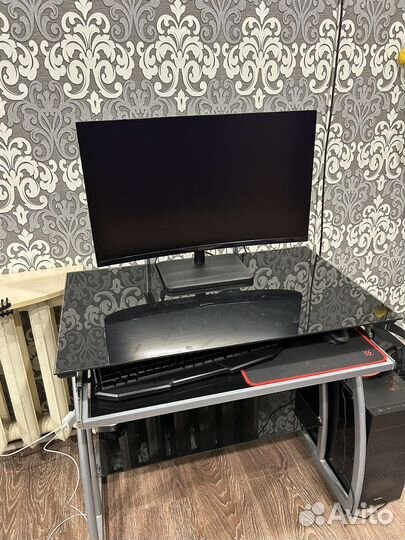 Стол компьютерный стеклянный