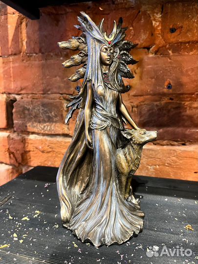 Геката Богиня магии перекрестков статуэтка алтарь
