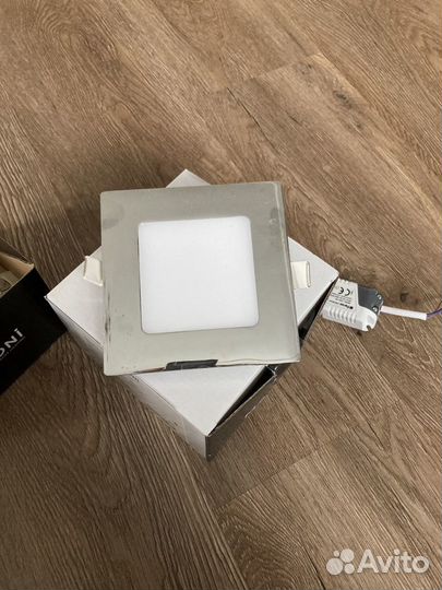 Светильник. Встраимаевый светодиодный