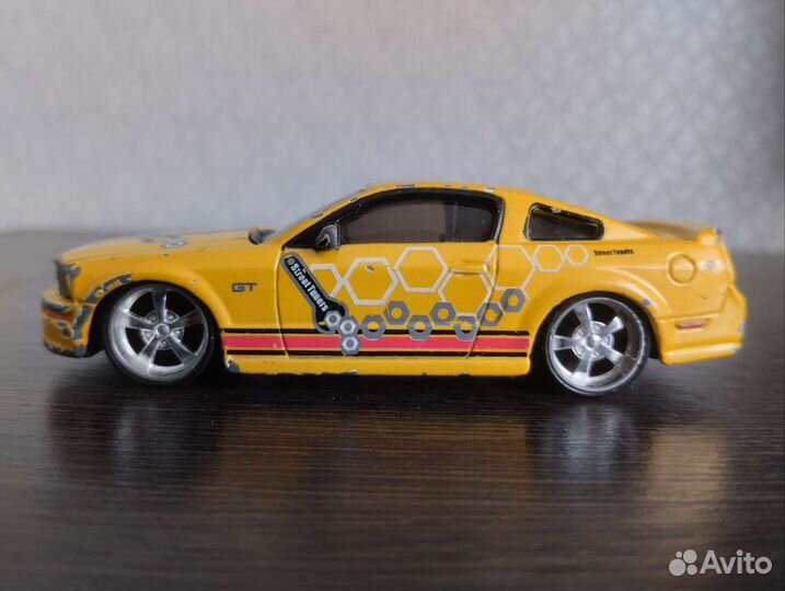 Редкая коллекционная машина 1:43 Ford Mustang 2006