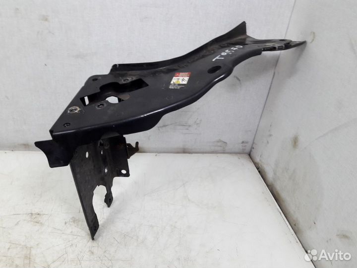 Планка верхняя левая Mercedes W211 A2116200316