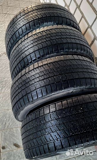 Bridgestone Blizzak Ice 235/45 R17 94S