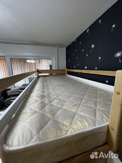 Кровать чердак из натурального дерева новая