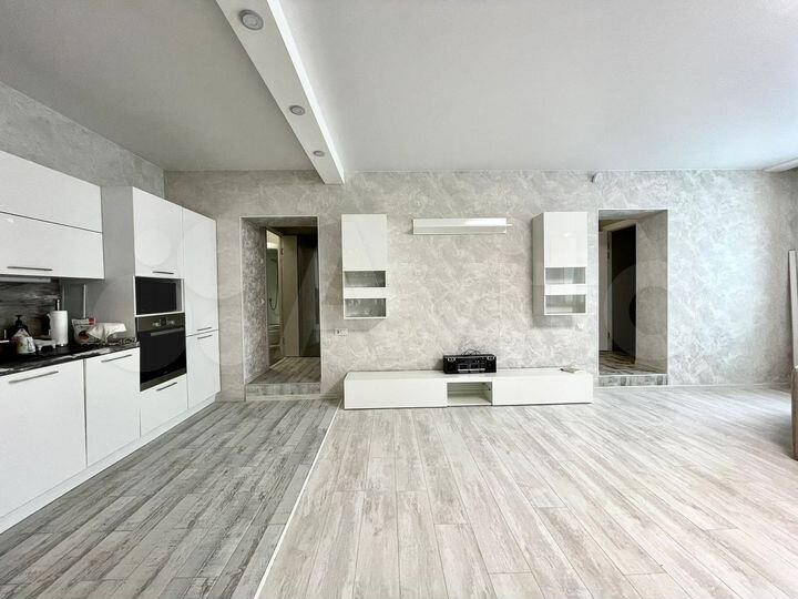 2-к. квартира, 82,3 м², 1/2 эт.