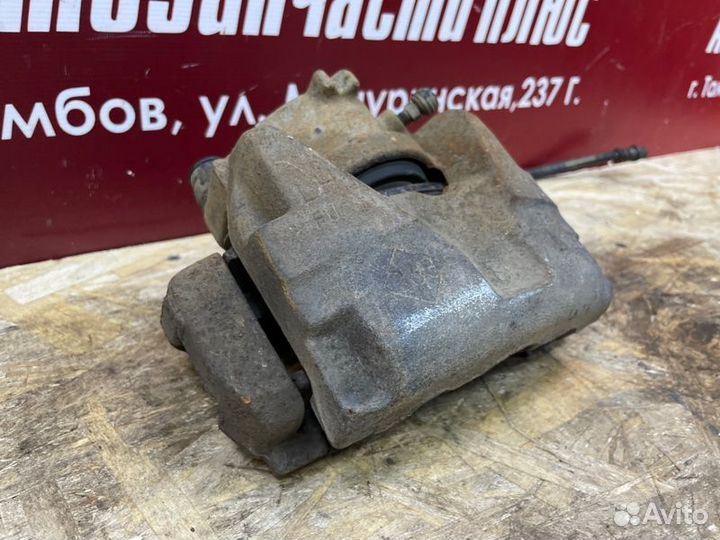 Суппорт тормозной передний левый Renault Duster