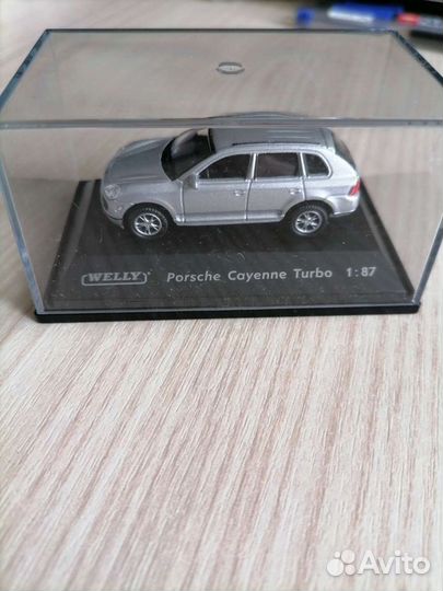 Модель автомобиля welly 1/87