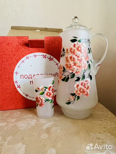 Кувшин и 6 стаканов