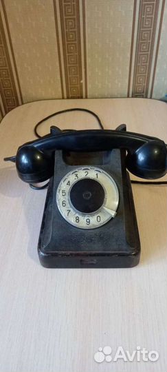 Старинный телефон
