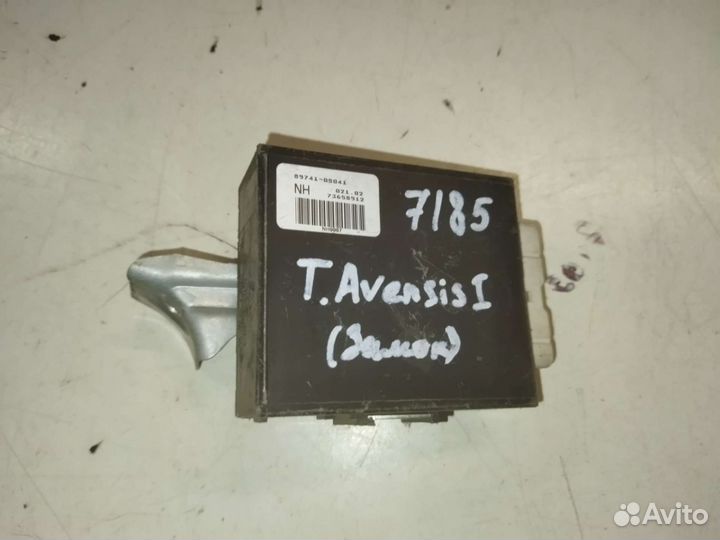 Блок управления центральным замком Toyota Avensis