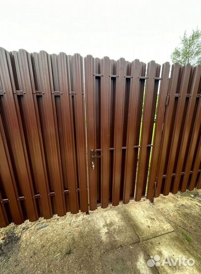 Забор из штакетника