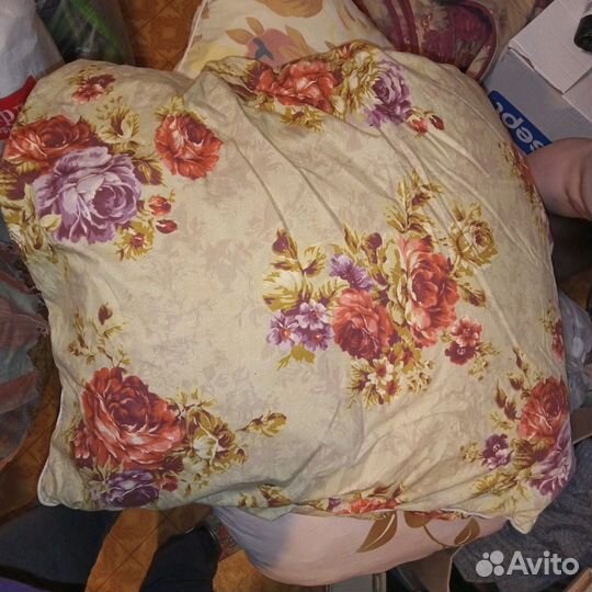Подушки Постельные б/у