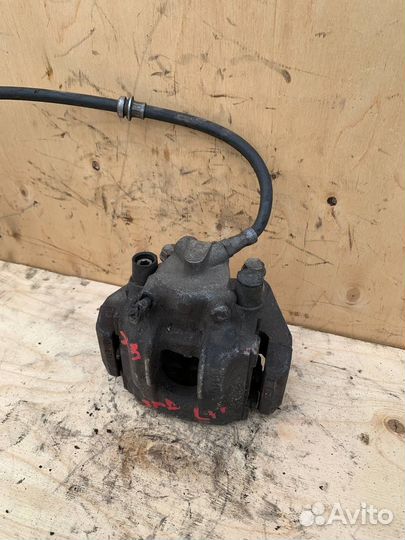 Левый задний тормозной суппорт BMW X3 E83