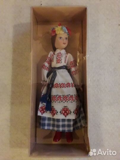 Фарфоровые куклы В народных костюмах