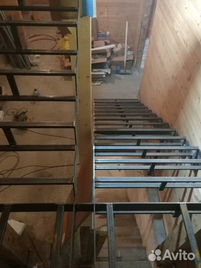 Лестница на металлокаркасе
