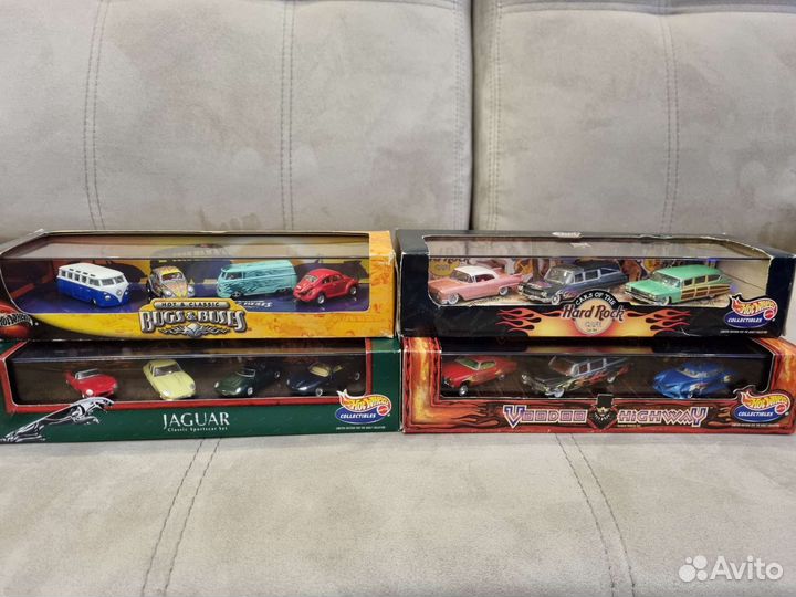Hot wheels 100 collectibles set