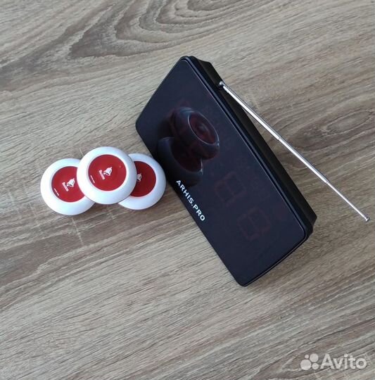 Кнпока вызова официанта и табло отображения вызова