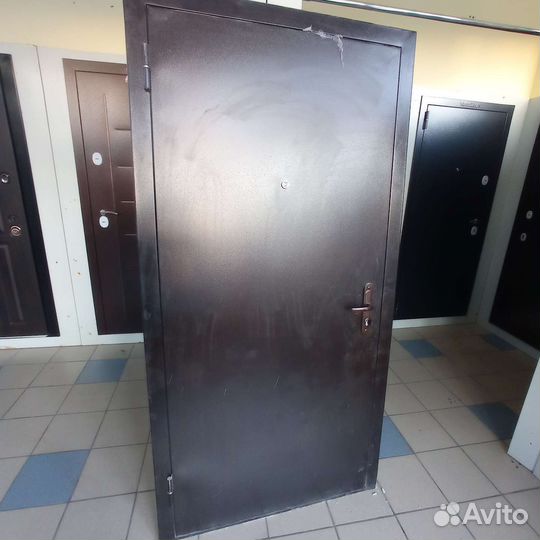 Дверь входная металлическая