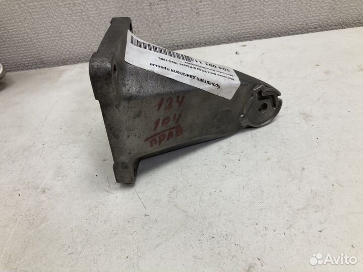 Кронштейн двигателя правый Мерседес 6032236204