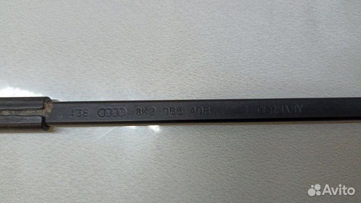 Поводок стеклоочистителя передний правый Audi A4