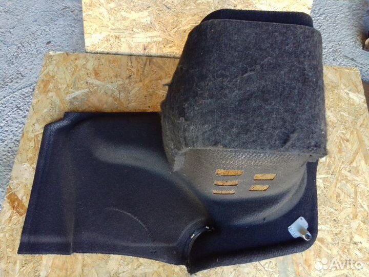 Обшивка багажника правая Audi A8 D4 long 4.2 cdra