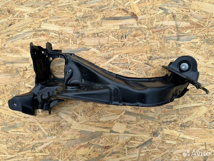 Кулак задний левый Mini Countryman 2 рест. (F60)