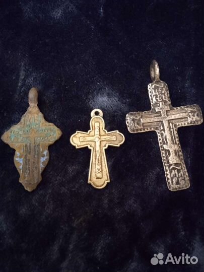 Крестики позолота 18-19век, один с эмалью