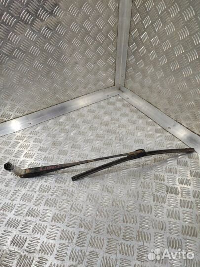 Поводок стеклоочистителя передний левый Renault