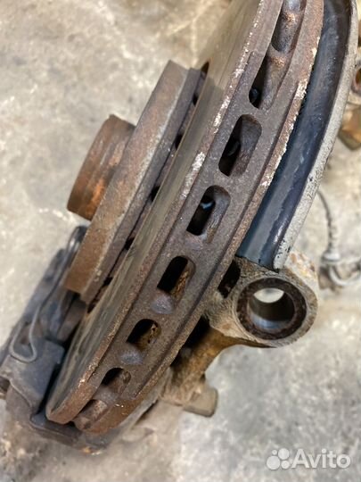 Кулак передний в сборе Nissan Terrano D10