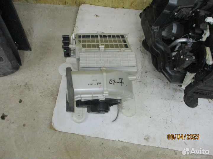 Моторчик печки Мазда сх-7