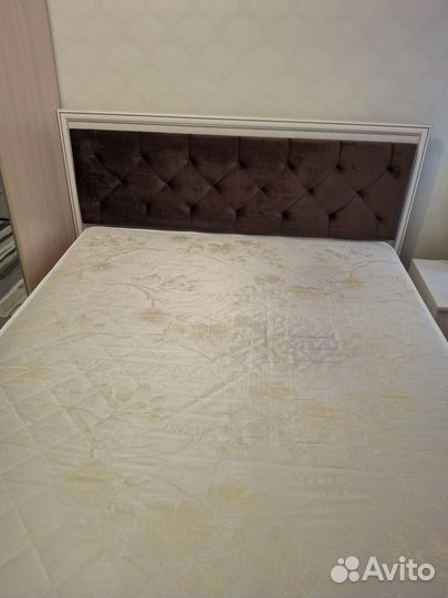 Кровать с матрасом