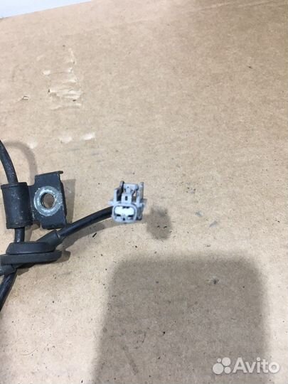 Левый датчик абс Subaru Forester Sg 05-07