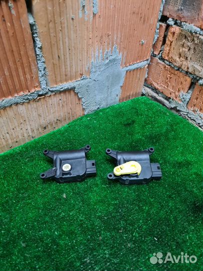 Моторчик заслонки отопителя Skoda Octavia A5