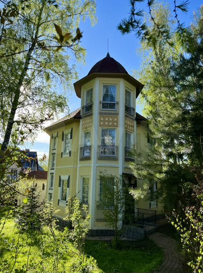 Дом 300 м² на участке 80 сот.