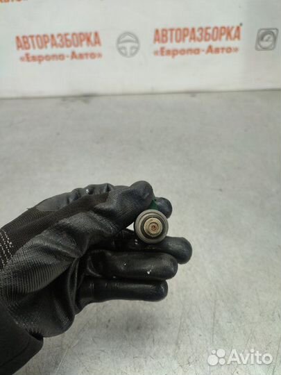 Форсунка инжекторная электрическая Skoda Octavia