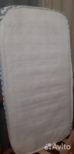 Детская кроватка с маятником и ящиком